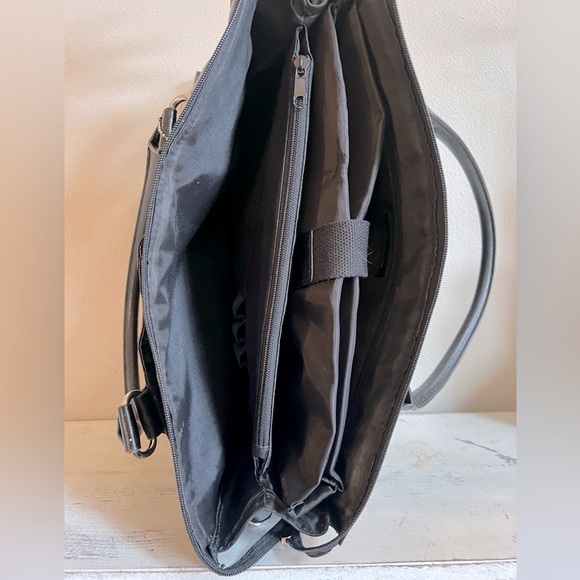 Wilson Leather Laptop Bag - Picture 8 of 9